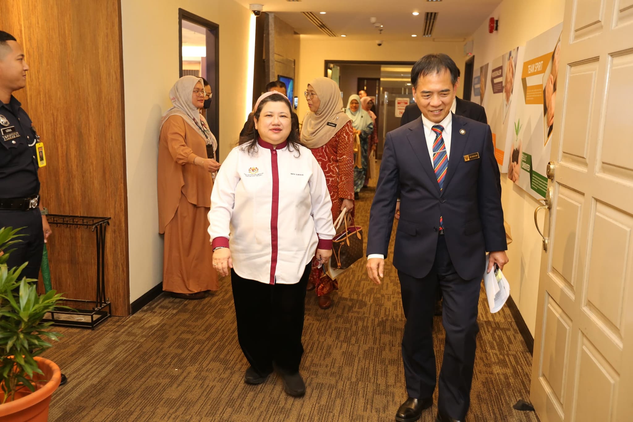 Sesi Taklimat Dan Perbincangan Bersama Unit Digitalisasi Perkhidmatan Awam Sarawak Dan Sarawak Information Systems Sdn. Bhd (SAINS)