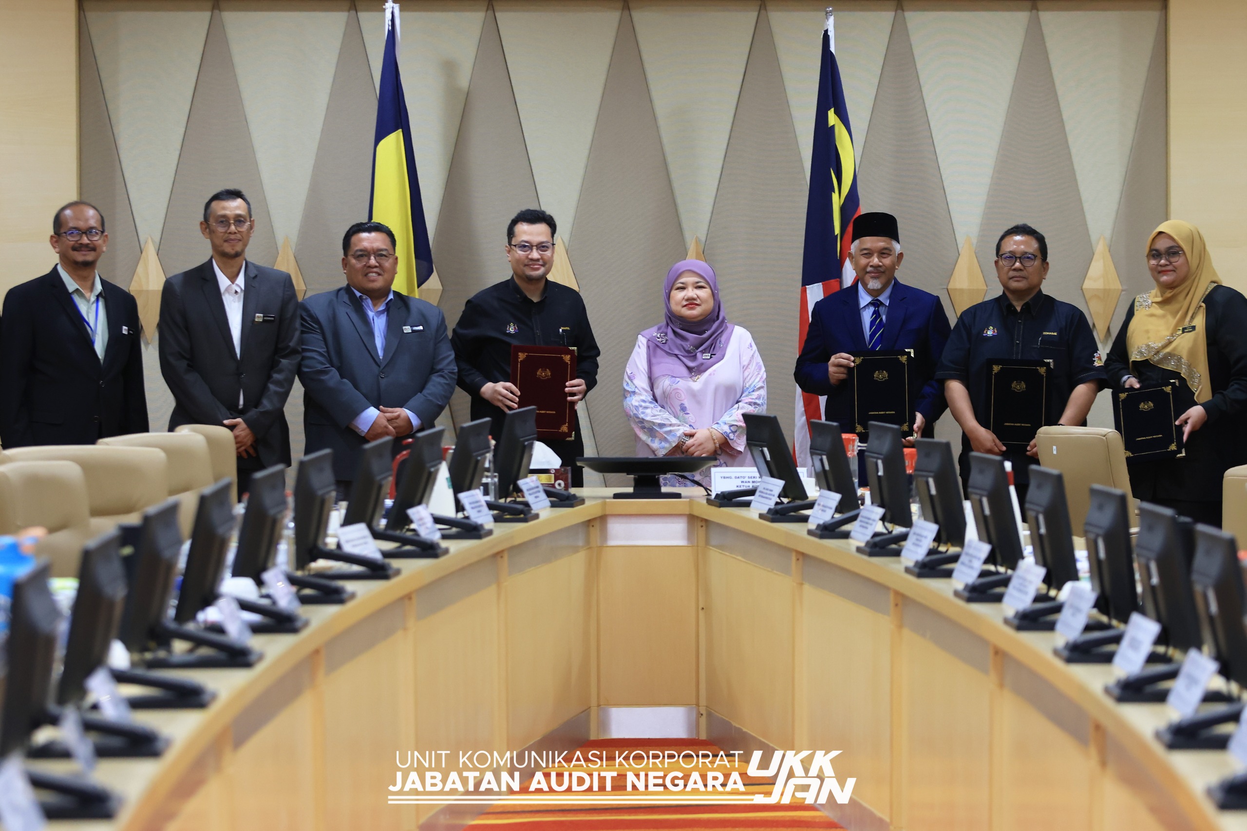 Sesi Penyerahan Perakuan dan Pandangan Ketua Audit Negara Mengenai Pengauditan Syarikat Di Bawah Kawal Selia Majlis Agama Islam Negeri Melaka (MAIM) Melalui Sistem e-SelfAudit Bagi Tahun 2025