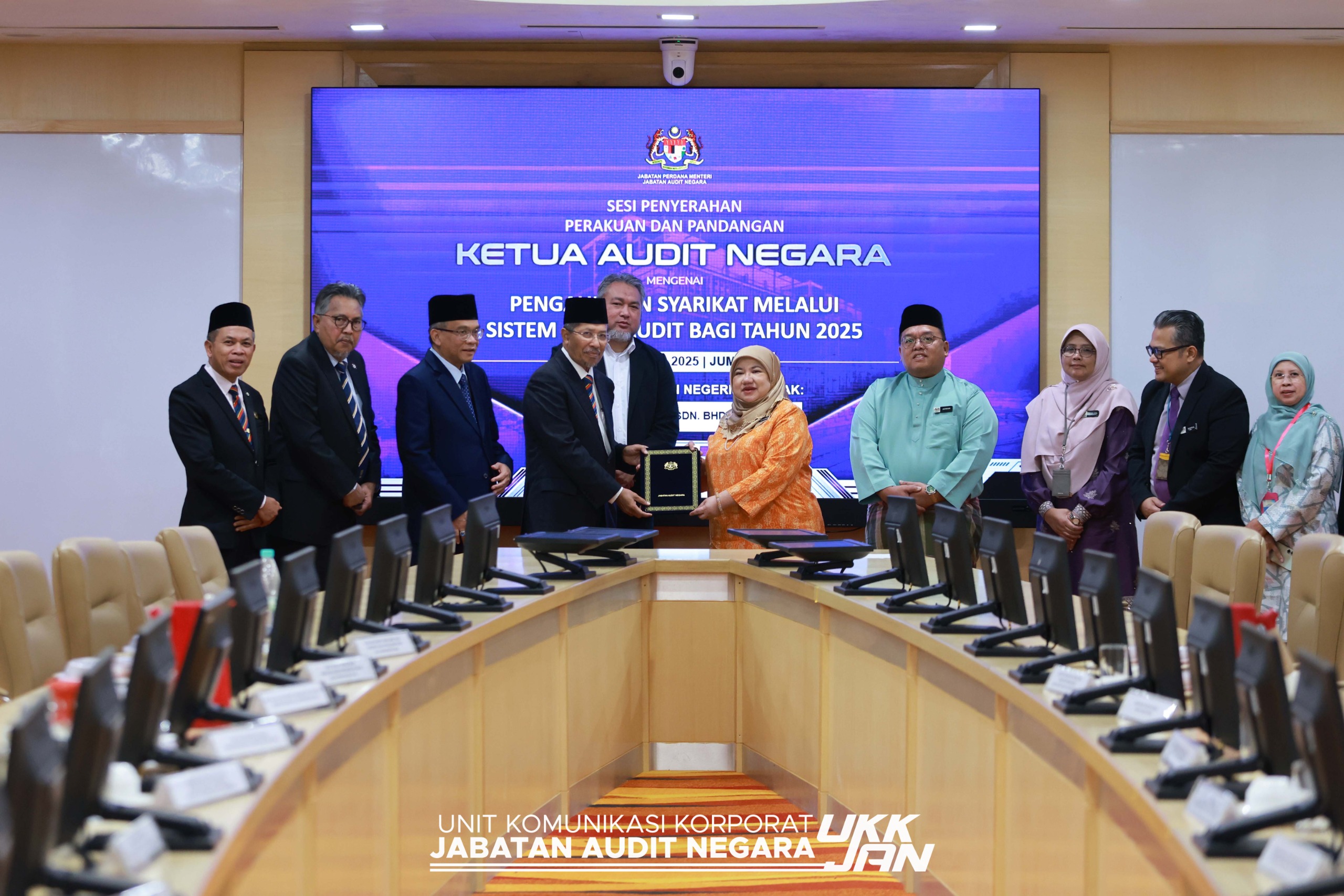 Sesi Penyerahan Perakuan dan Pandangan Ketua Audit Negara Mengenai Pengauditan Syarikat Di Bawah Majlis Islam Sarawak Melalui Sistem e-SelfAudit Bagi Tahun 2025