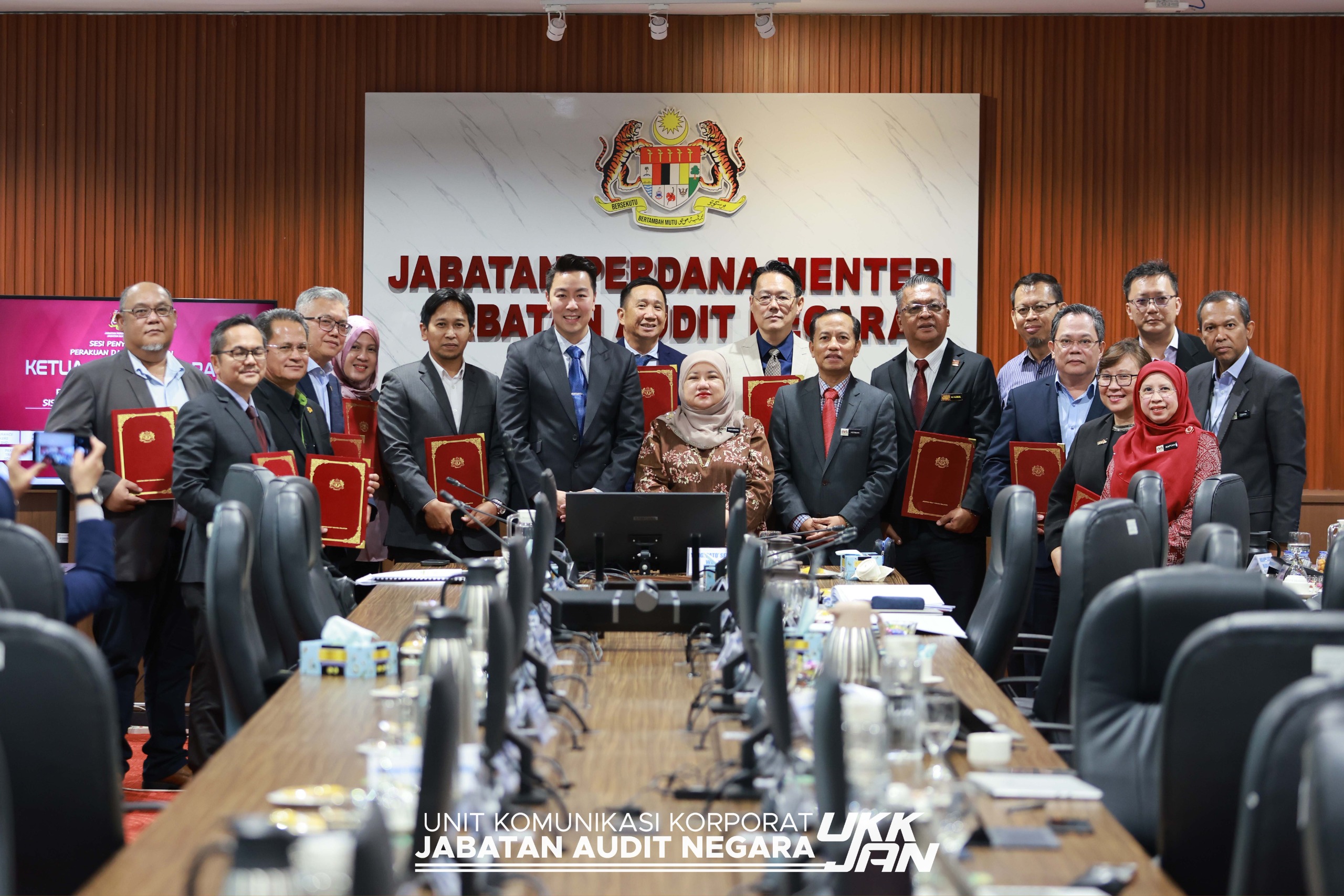 Sesi Penyerahan Perakuan Dan Pandangan Ketua Audit Negara Mengenai Pengauditan Syarikat Subsidiari Perbadanan Pembangunan Ekonomi Sabah (SEDCO) Melalui Sistem e-SelfAudit Bagi Tahun 2025
