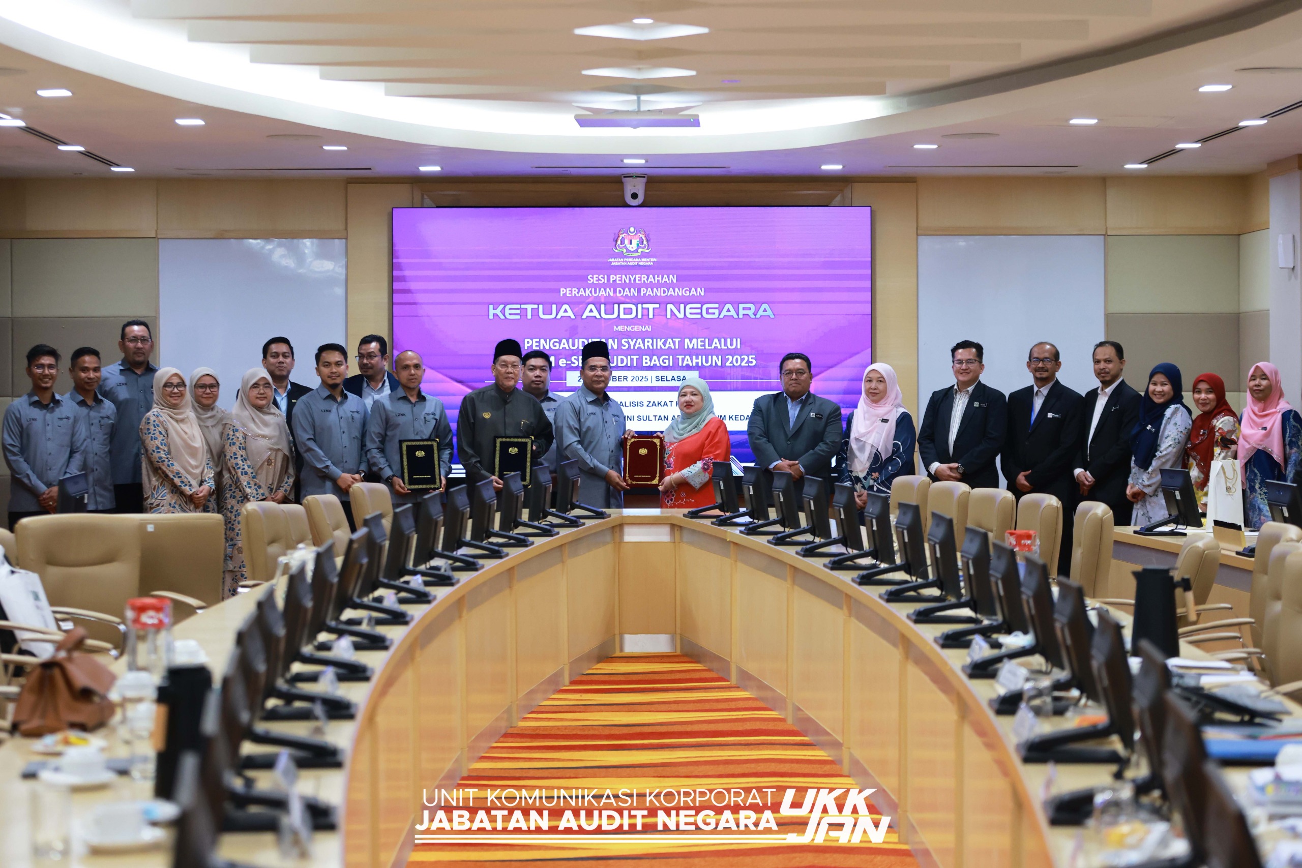 Sesi Penyerahan Perakuan Dan Pandangan Ketua Audit Negara Mengenai Pengauditan Syarikat Majlis Agama Islam Negeri Kedah (MAIK) Melalui Sistem E-Selfaudit Bagi Tahun 2025