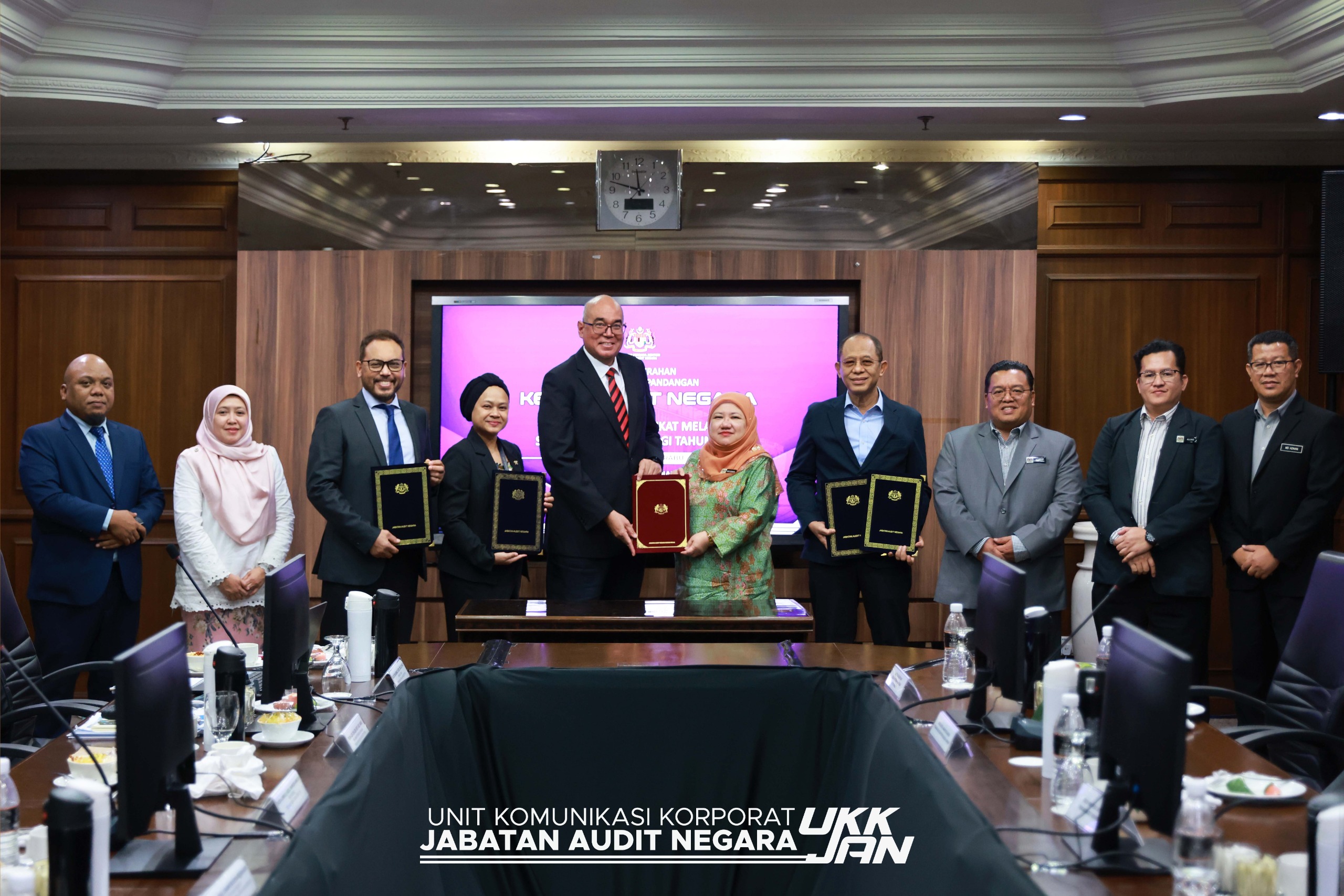 Sesi Penyerahan Perakuan Dan Pandangan Ketua Audit Negara Mengenai Pengauditan Syarikat Di Bawah Kawal Selia Perbadanan Kemajuan Negeri Perak (PKNPk) Melalui Sistem E-Selfaudit Bagi Tahun 2025